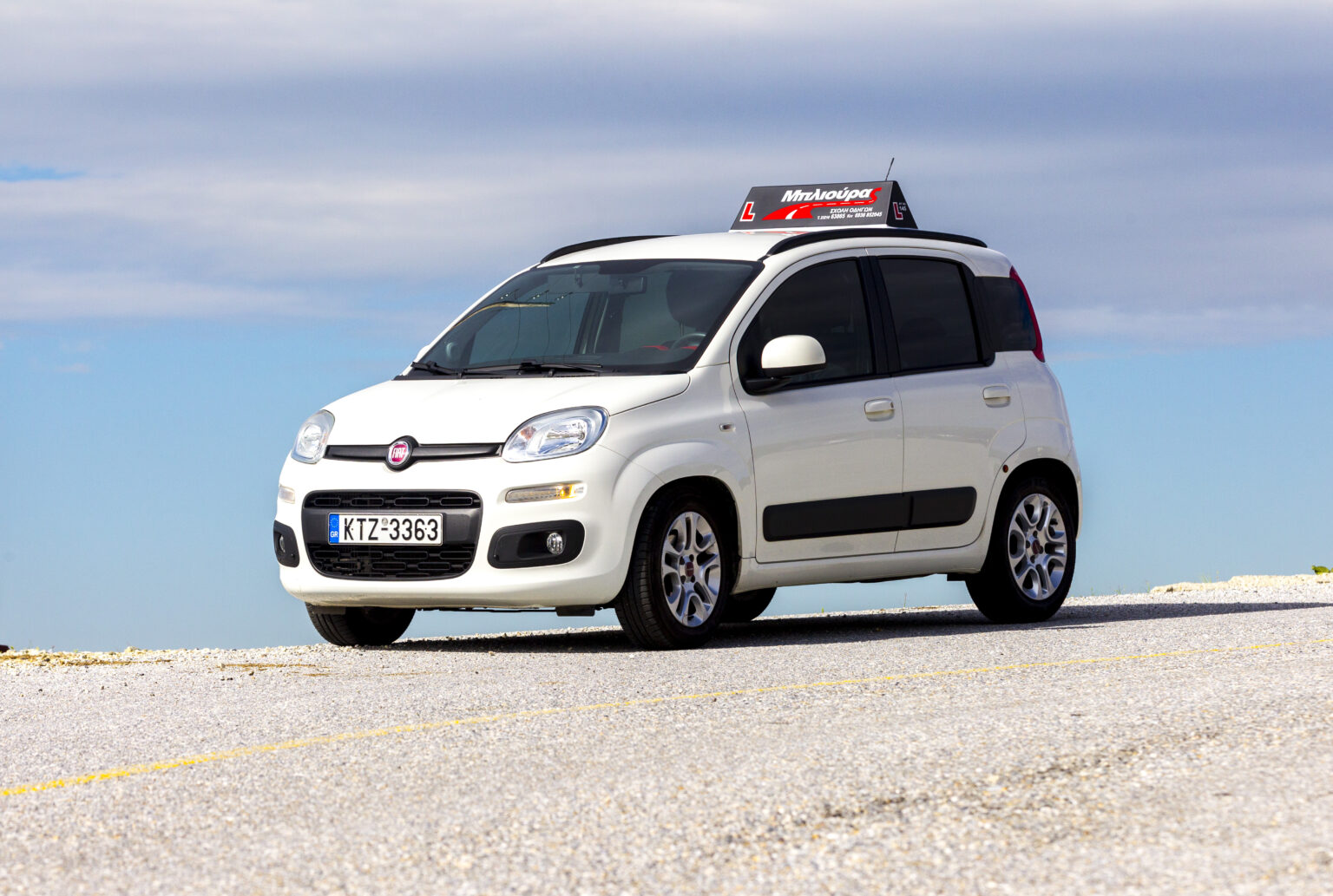 Εκπαιδευτικό αυτοκίνητο Σχολής Οδηγών Μπλιούρας στις Σέρρες